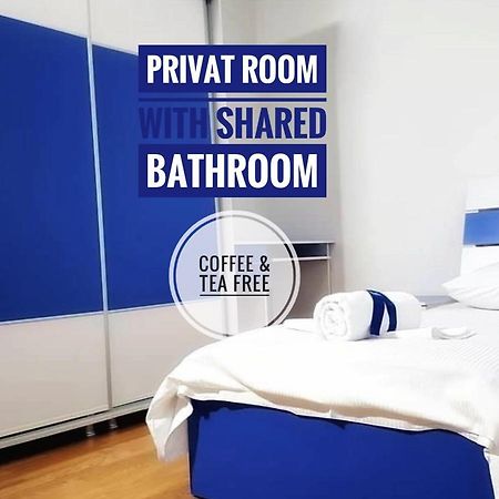 Bus Station Hostel Приштина Экстерьер фото