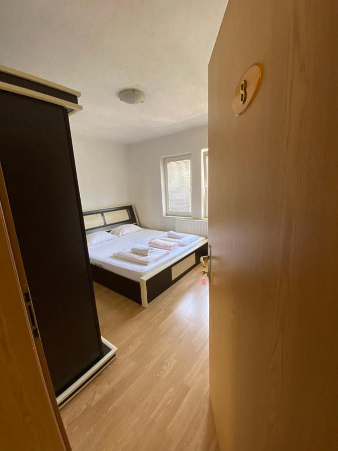 Bus Station Hostel Приштина Экстерьер фото
