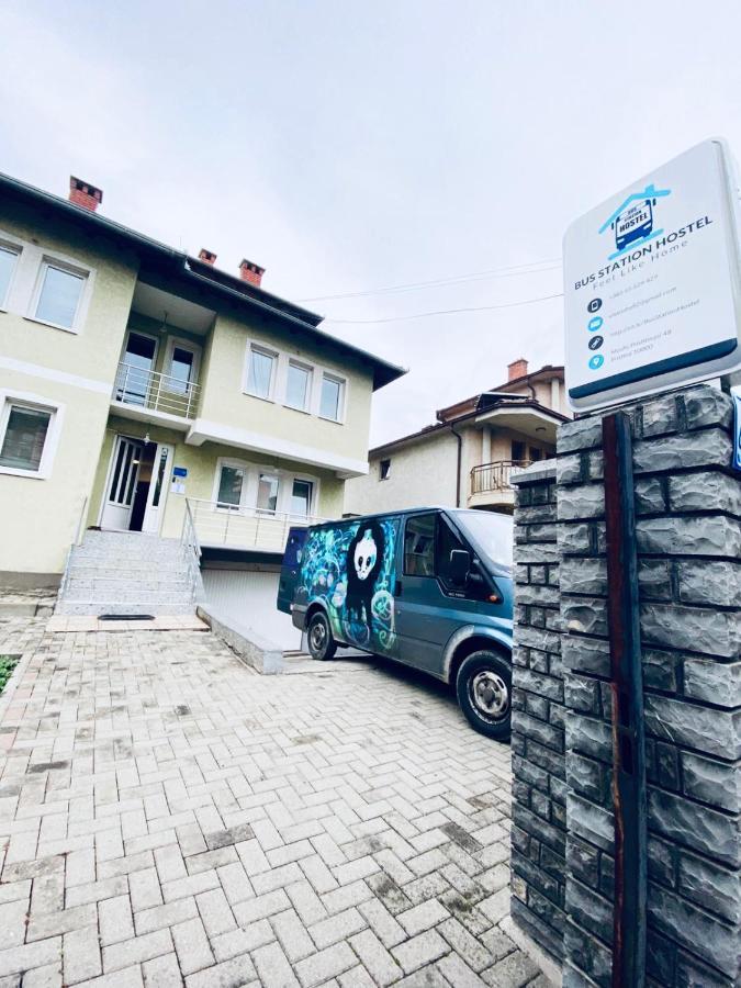 Bus Station Hostel Приштина Экстерьер фото