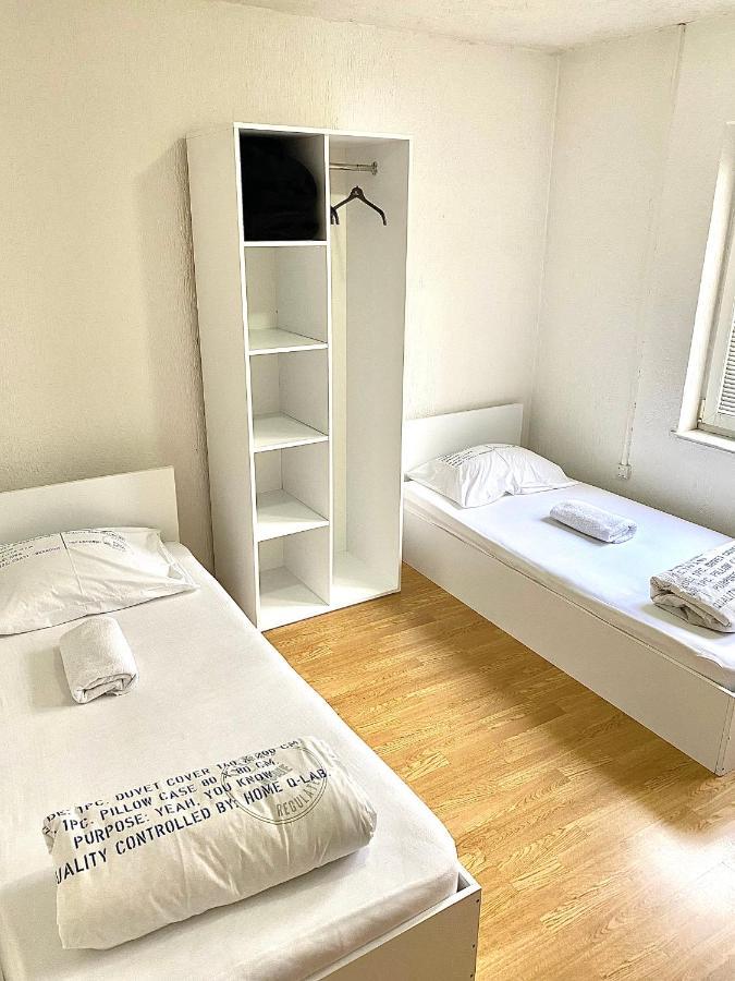 Bus Station Hostel Приштина Экстерьер фото
