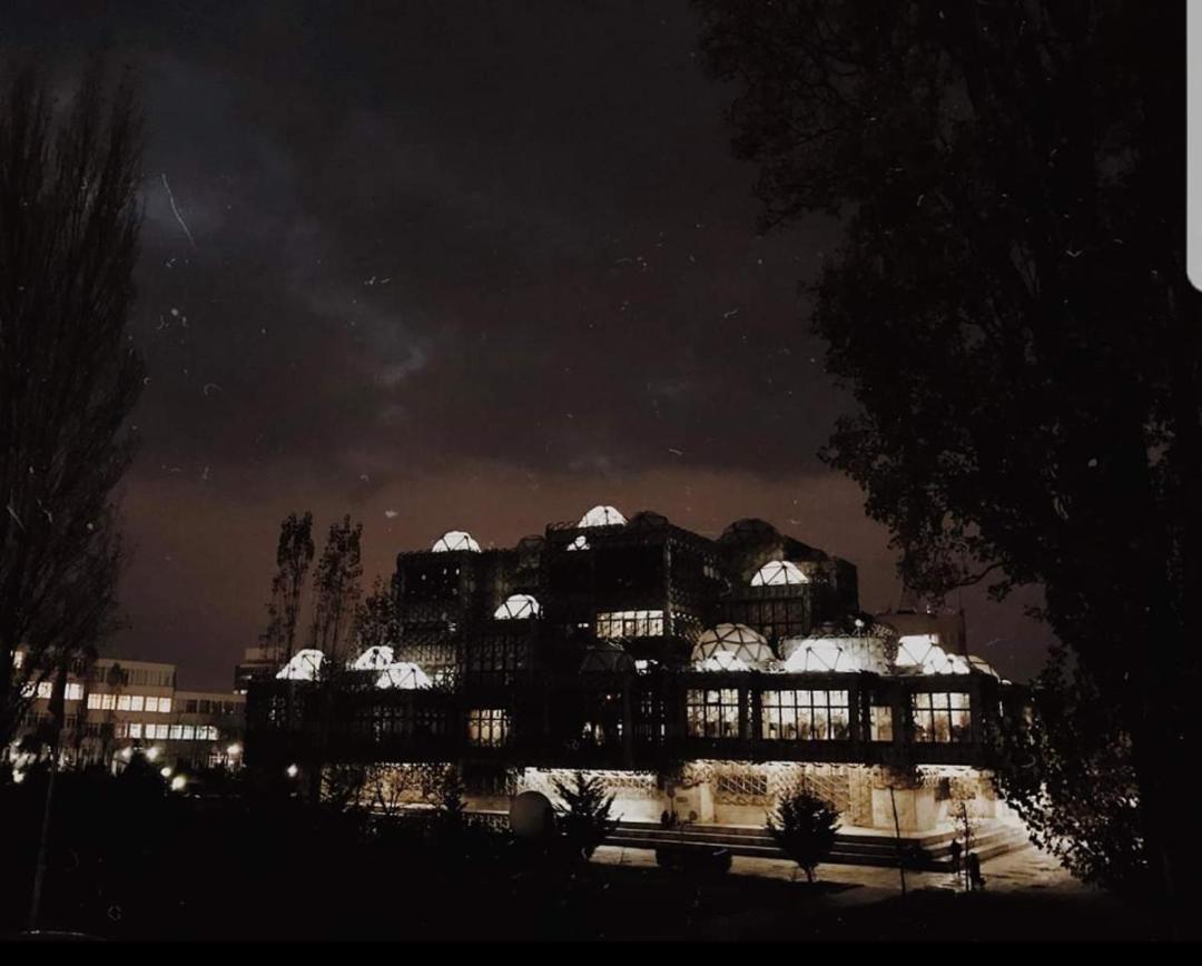 Bus Station Hostel Приштина Экстерьер фото