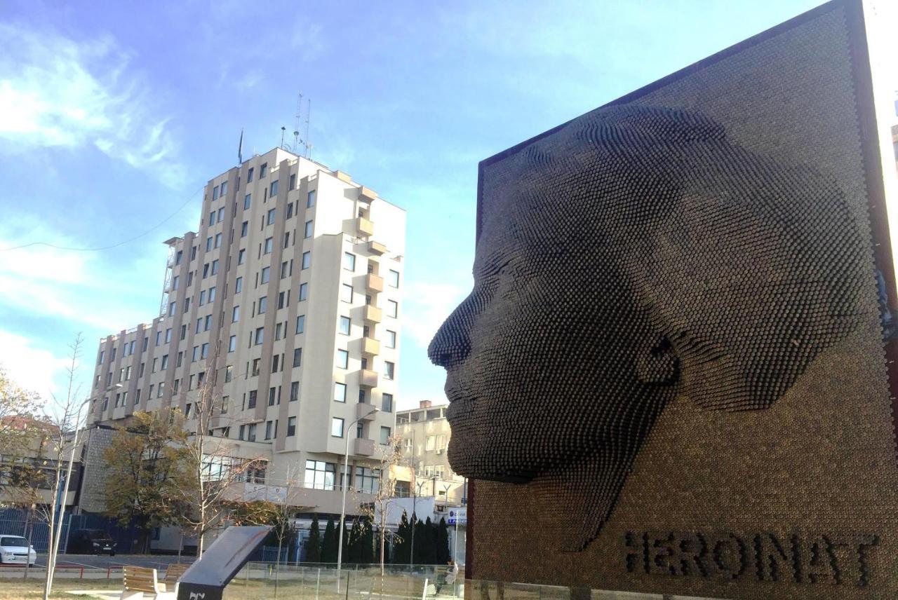Bus Station Hostel Приштина Экстерьер фото